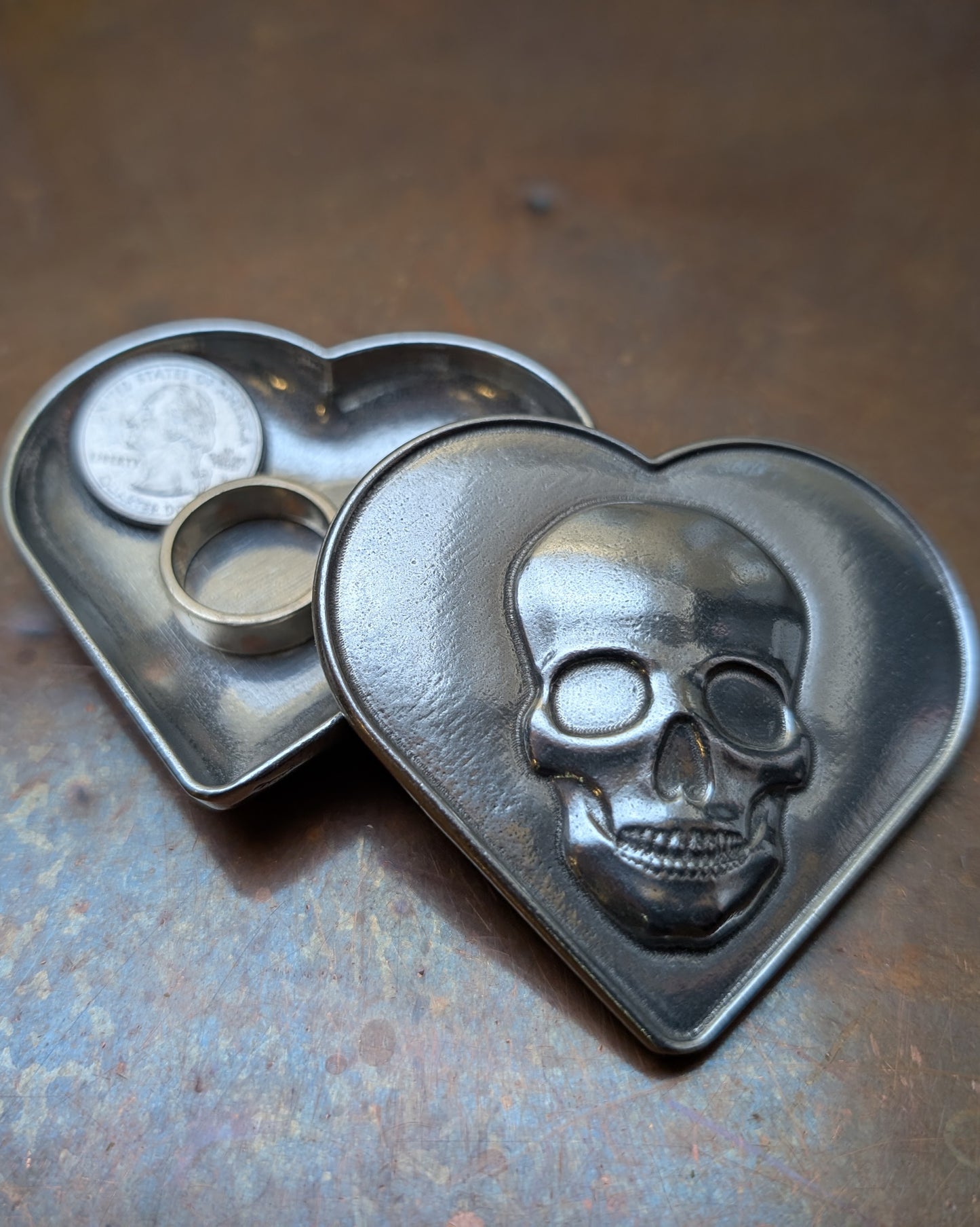 Heart Shaped Box- Skull and heart Ring Keeper