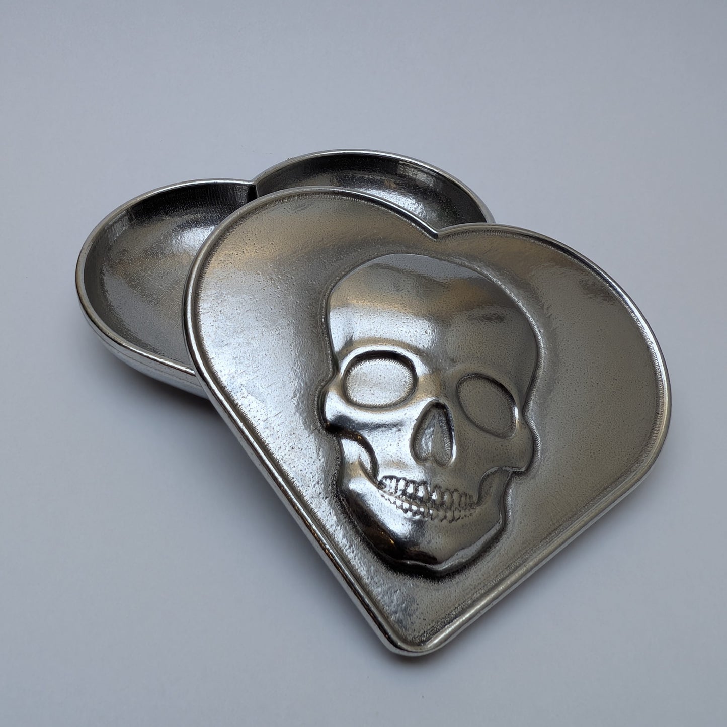 Heart Shaped Box- Skull and heart Ring Keeper